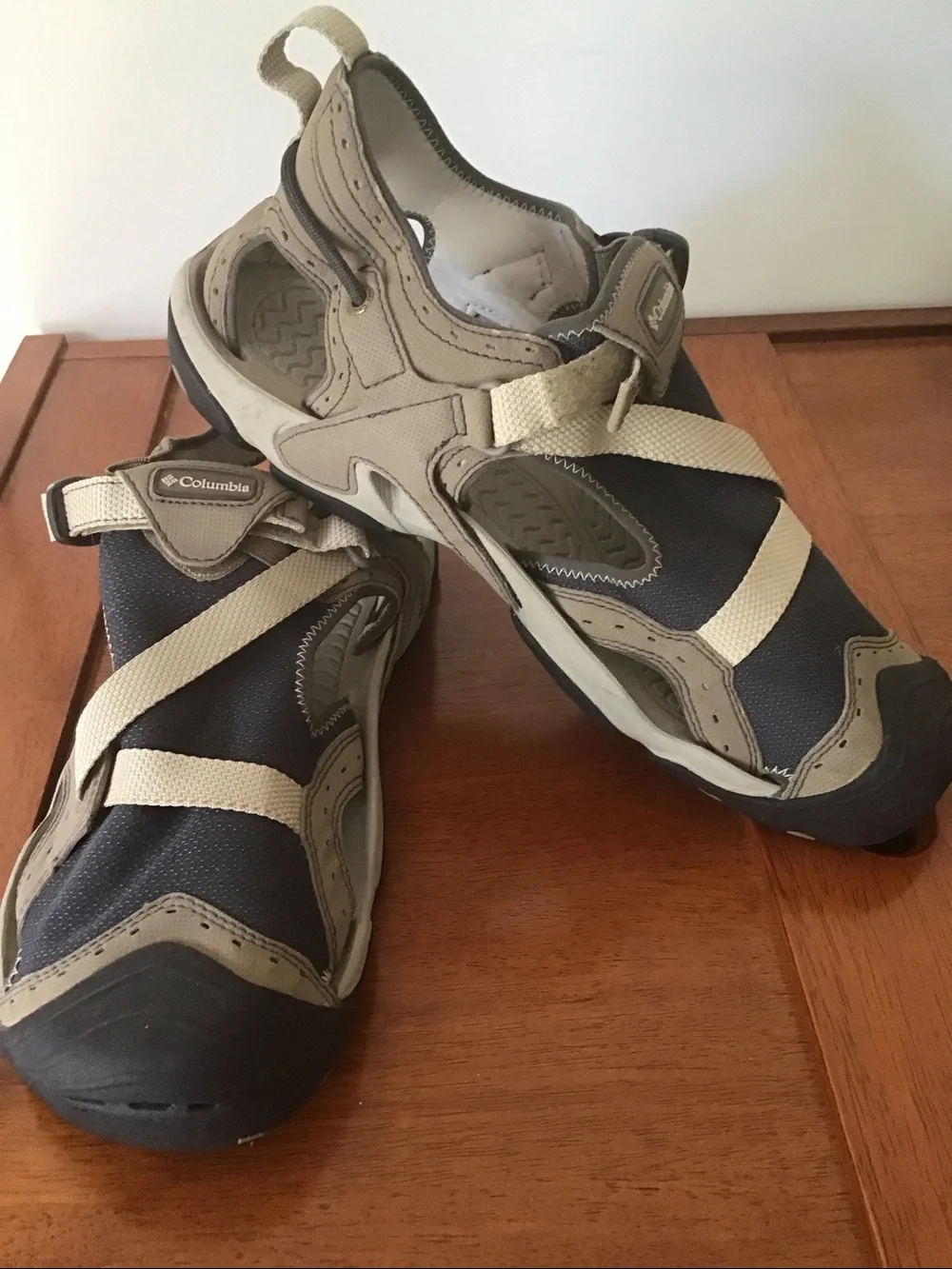 Columbia Omni Grip Mens sandals size 13 tan